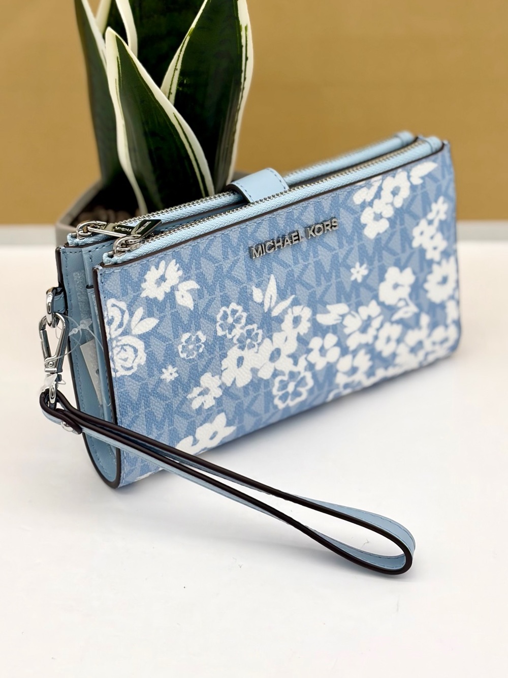 MICHAEL KORS Jet Set Travel Large Printed Signature Logo Wristlet Wallet
